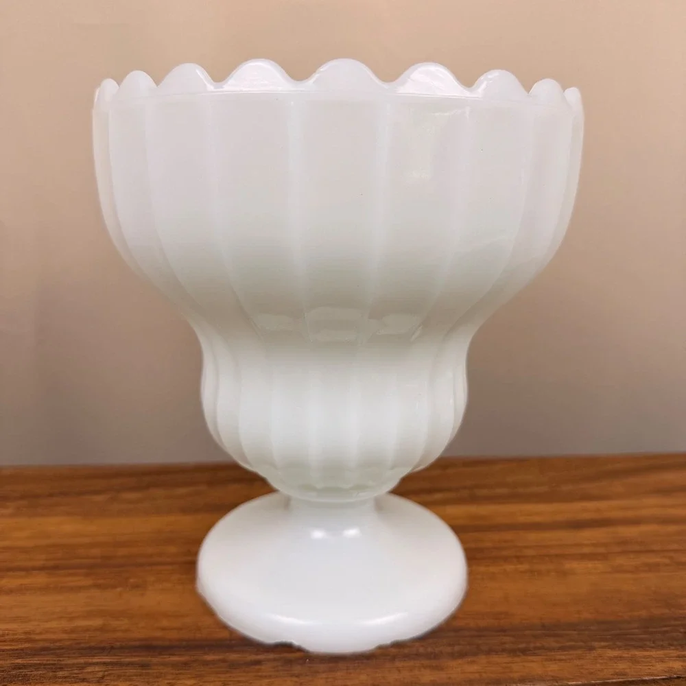 Vintage White Milk Glass Scalloped Ribbed Compote Pedestal Candy Dish Bowl 8in